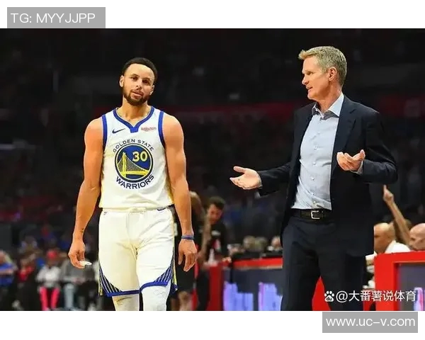 库里强调团队合作与个人自信是胜利关键持续保持攻防强度助力球队成功 库里强调团队合作与个人自信是胜利关键持续保持攻防强度助力球队成功